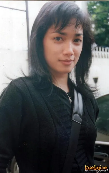 Foto Ussy Sulistiawaty