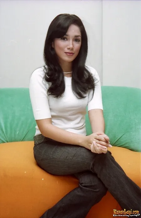 Foto Ussy Sulistiawaty