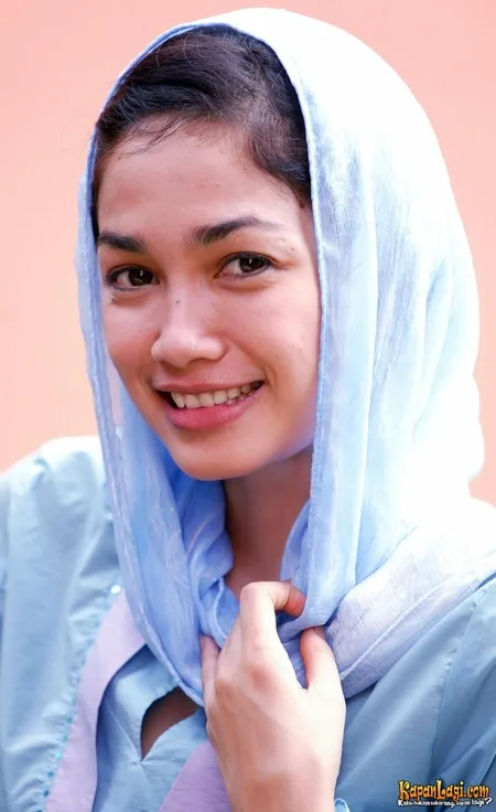 Foto Ussy Sulistiawaty