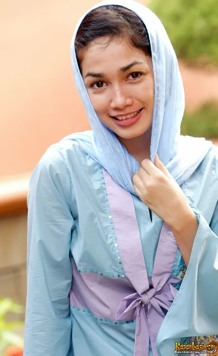 Foto Ussy Sulistiawaty