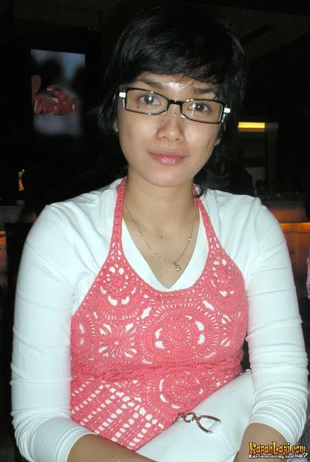 Foto Ussy Sulistiawaty