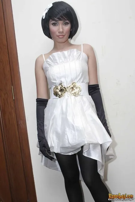 Foto Ussy Sulistiawaty