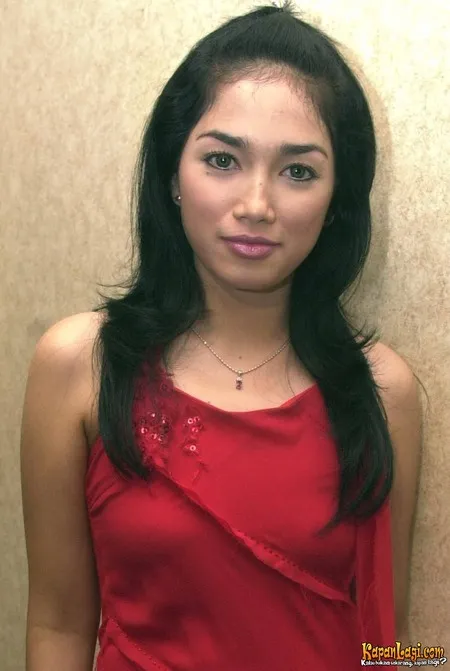 Foto Ussy Sulistiawaty