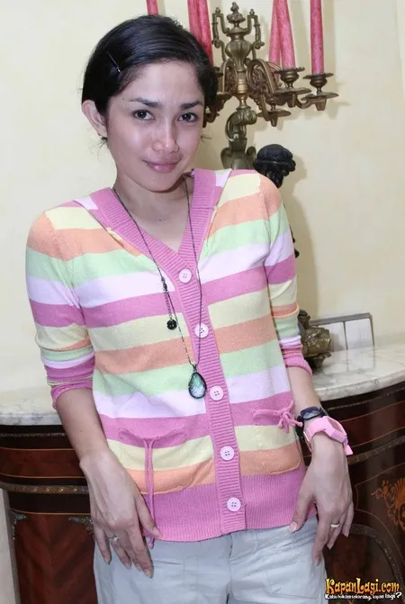 Foto Ussy Sulistiawaty