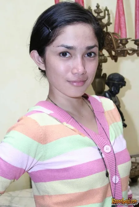 Foto Ussy Sulistiawaty