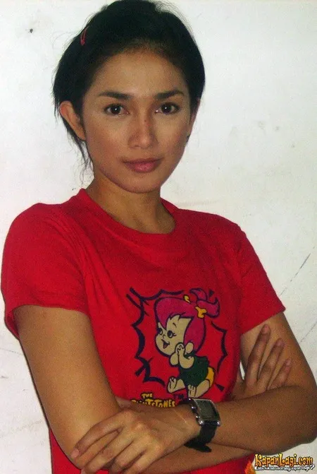 Foto Ussy Sulistiawaty