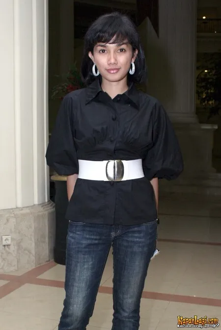 Foto Ussy Sulistiawaty