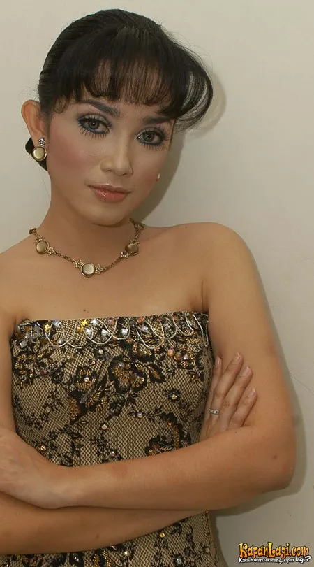 Foto Ussy Sulistiawaty