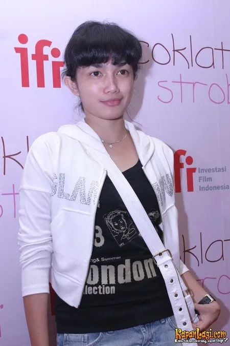 Foto Ussy Sulistiawaty