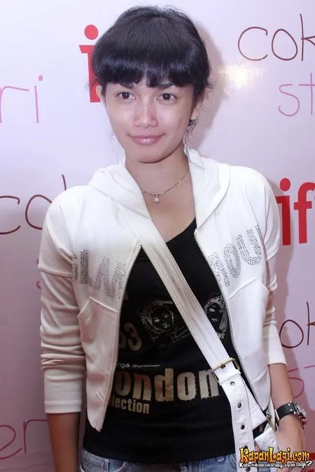 Foto Ussy Sulistiawaty