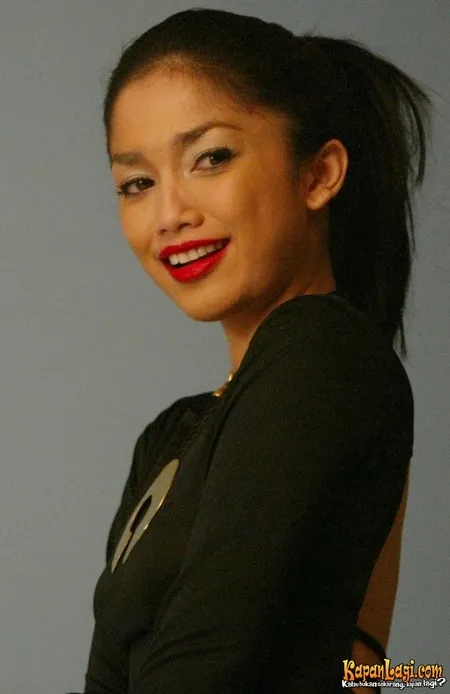 Foto Ussy Sulistiawaty