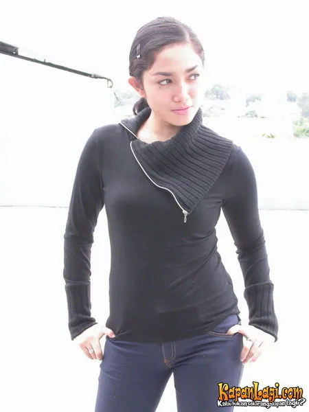 Foto Ussy Sulistiawaty