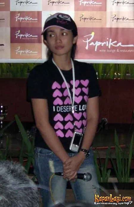 Foto Ussy Sulistiawaty