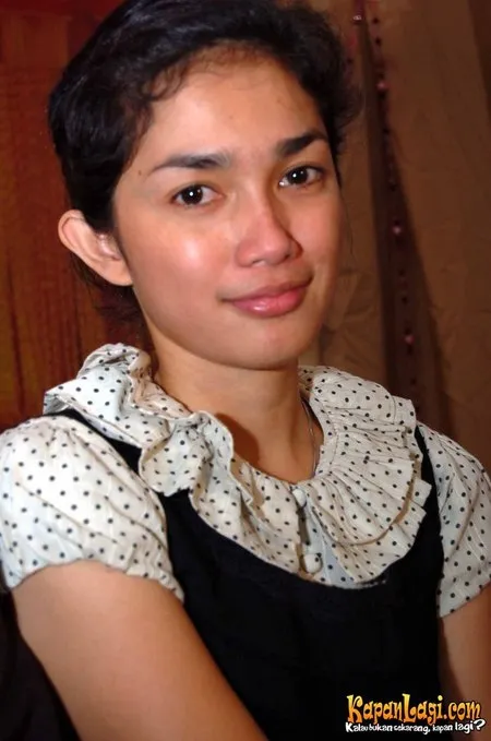 Foto Ussy Sulistiawaty