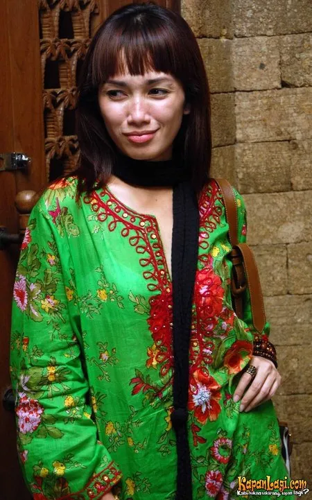 Foto Ussy Sulistiawaty