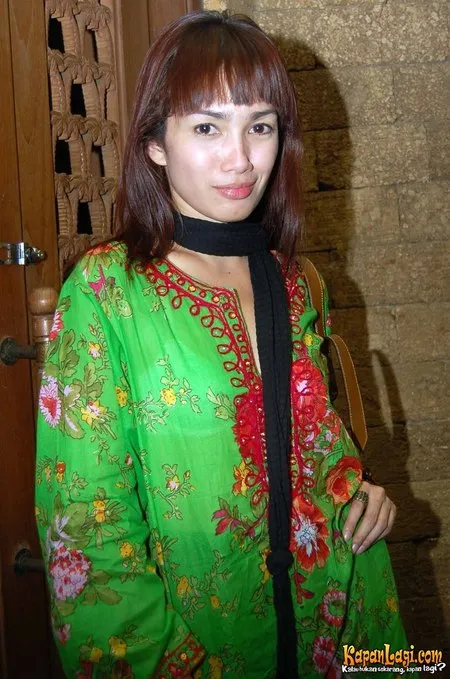 Foto Ussy Sulistiawaty