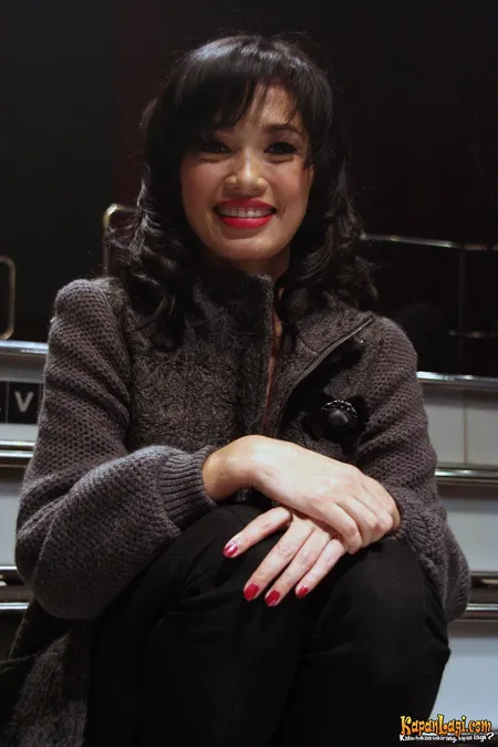 Foto Ussy Sulistiawaty