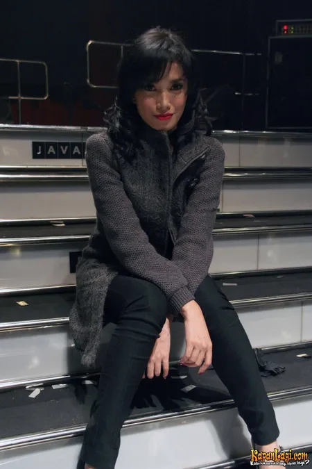 Foto Ussy Sulistiawaty