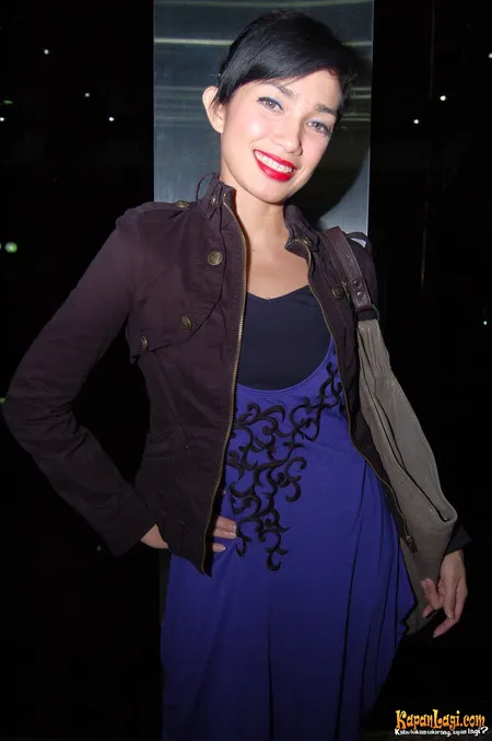 Foto Ussy Sulistiawaty