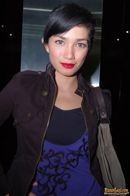 Foto Ussy Sulistiawaty