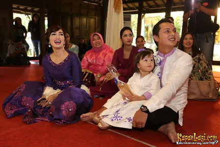 Foto Ussy Sulistiawaty