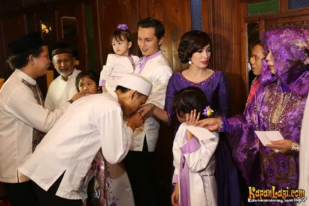 Foto Ussy Sulistiawaty