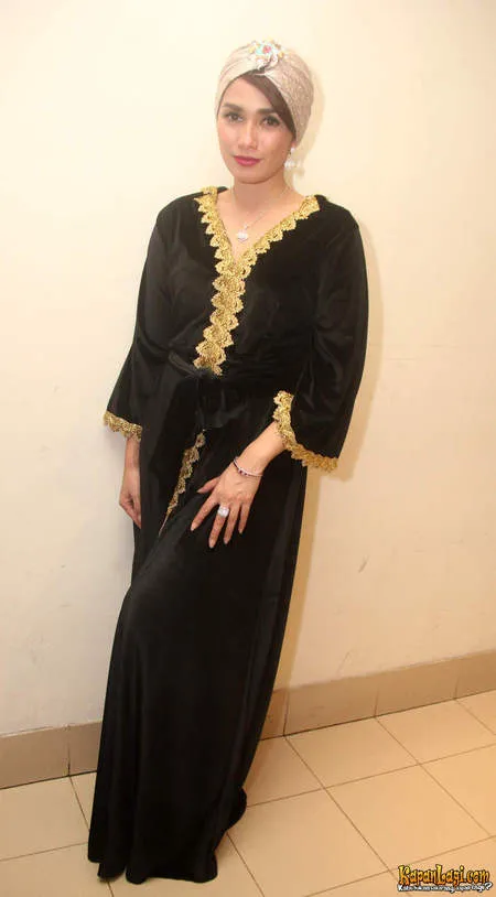 Foto Ussy Sulistiawaty