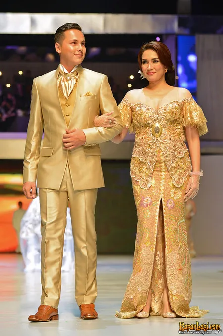 Foto Ussy Sulistiawaty