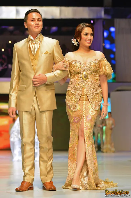 Foto Ussy Sulistiawaty