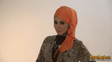 Foto Ussy Sulistiawaty