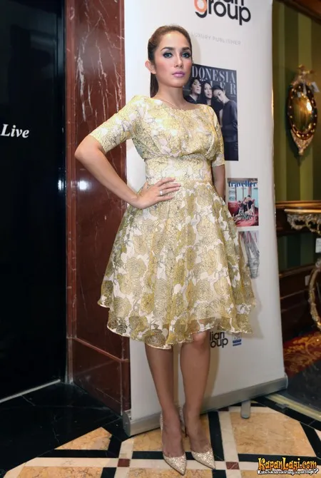 Foto Ussy Sulistiawaty