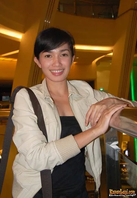 Foto Ussy Sulistiawaty