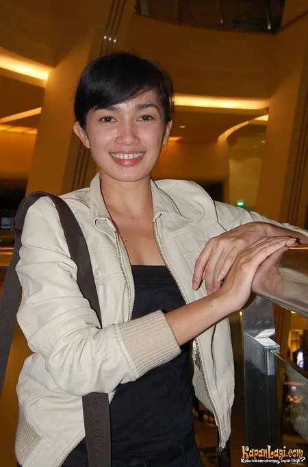 Foto Ussy Sulistiawaty