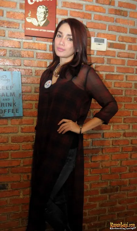 Foto Ussy Sulistiawaty