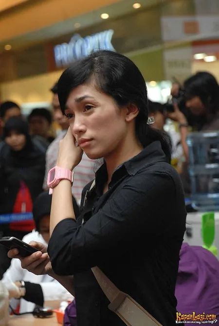 Foto Ussy Sulistiawaty