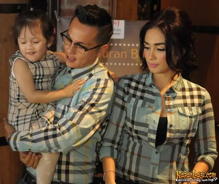 Foto Ussy Sulistiawaty