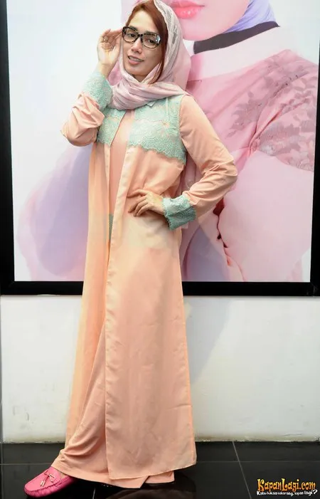 Foto Ussy Sulistiawaty