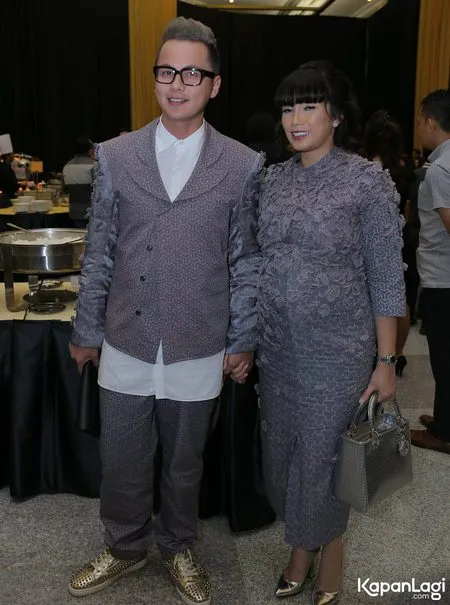 Foto Ussy Sulistiawaty