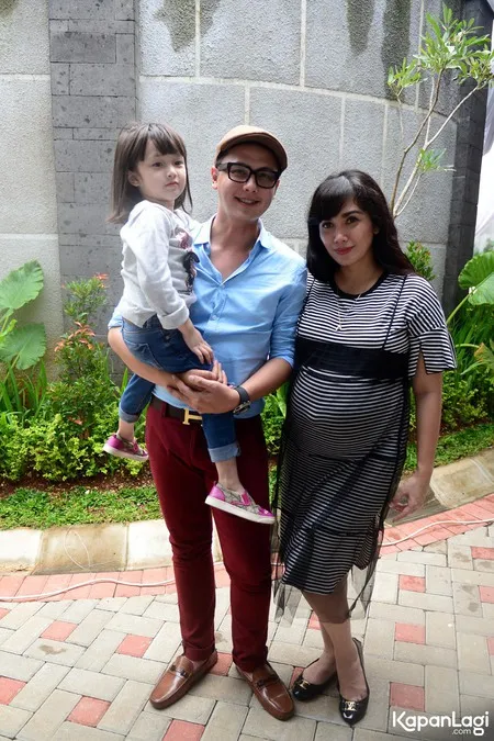 Foto Ussy Sulistiawaty