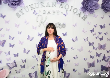 Foto Ussy Sulistiawaty