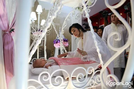 Foto Ussy Sulistiawaty