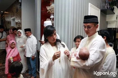 Foto Ussy Sulistiawaty