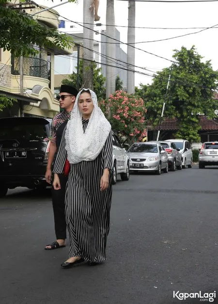 Foto Ussy Sulistiawaty