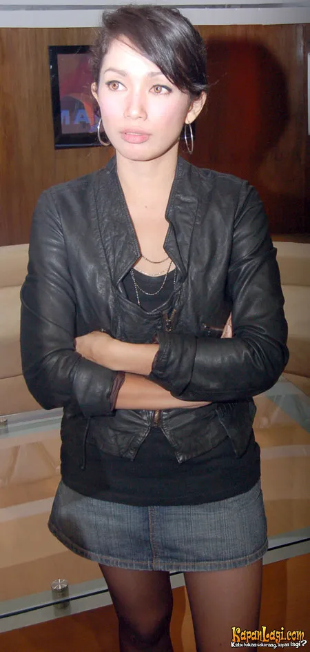 Foto Ussy Sulistiawaty