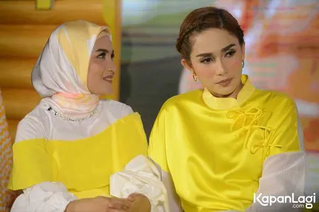 Foto Ussy Sulistiawaty