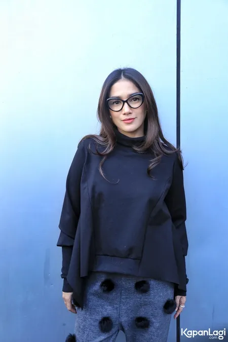 Foto Ussy Sulistiawaty