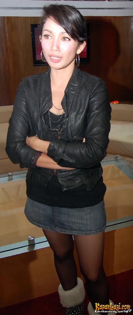 Foto Ussy Sulistiawaty