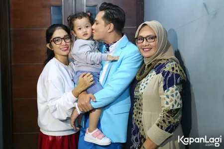 Foto Ussy Sulistiawaty