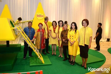Foto Ussy Sulistiawaty
