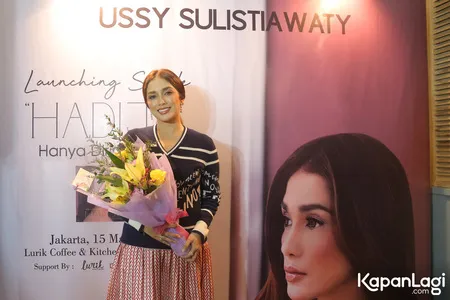Foto Ussy Sulistiawaty